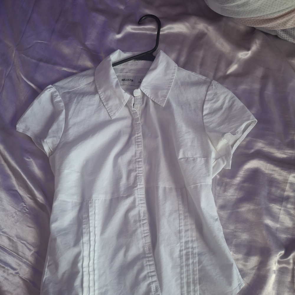 Hollister White Short-Sleeve Button Front Blouse